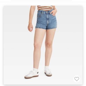 Levi’s • High Waisted Mom Shorts